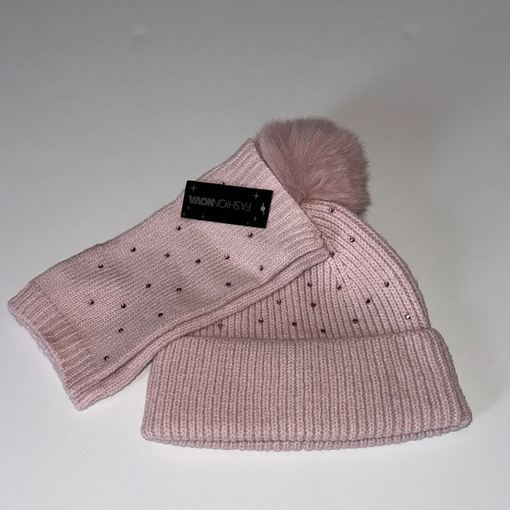 Fashion Nova Blush Knit Beanie and Gloves Set